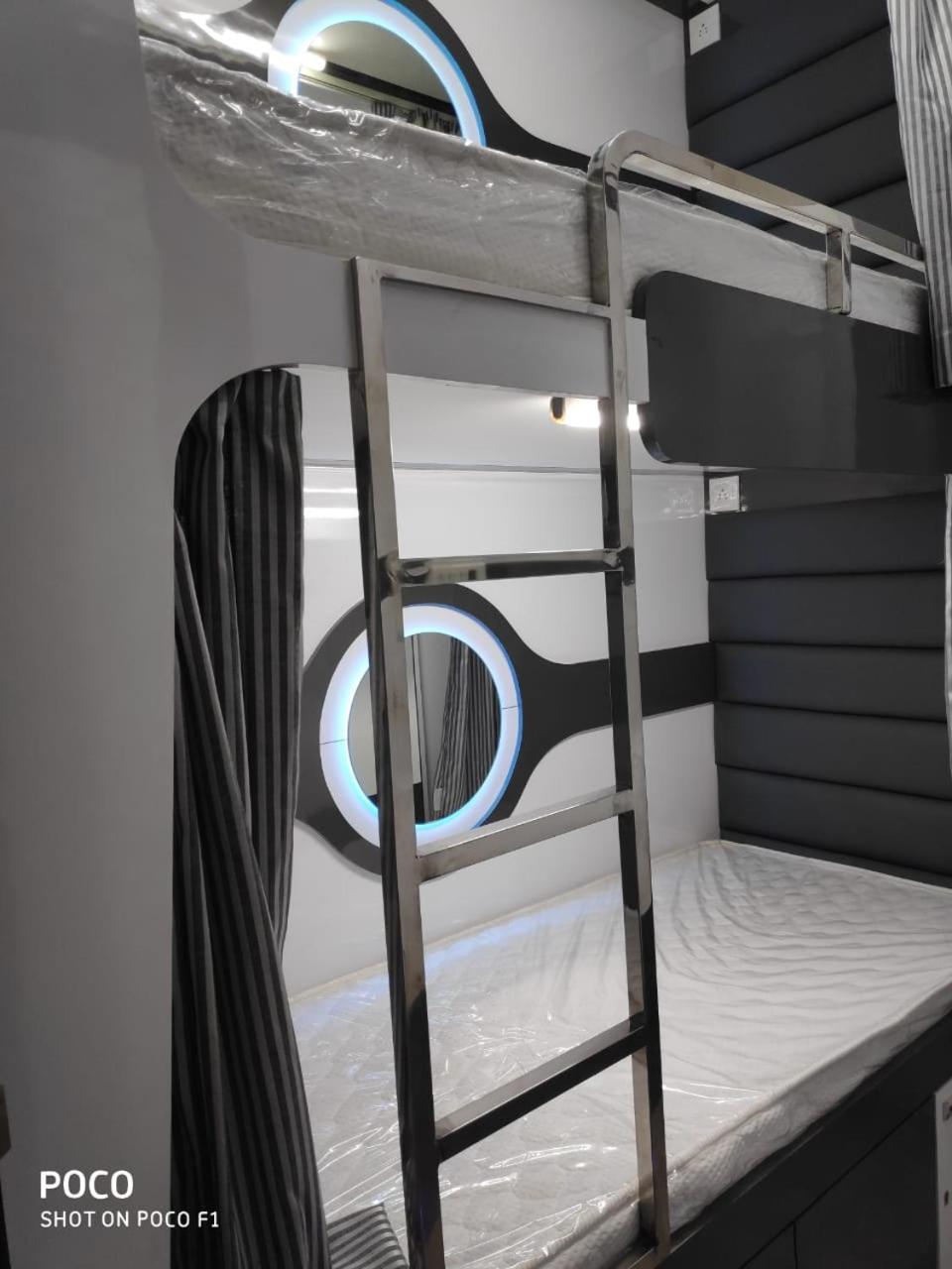 Ocean Hostel Bombaj